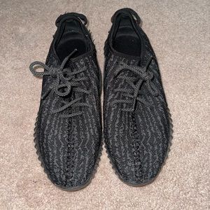 BLACK YEEZYS 350 BOOST